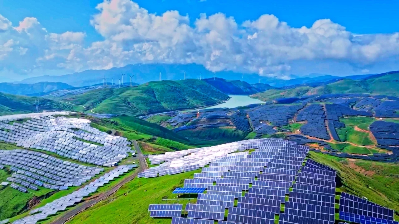 First wind-solar projects in Jinsha River Lower Reaches Clean Energy Base fully connected to grid