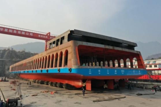 China's first large inland clean energy ro-ro ship officially launched in Hubei Province