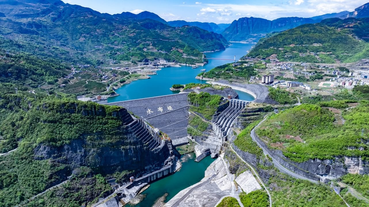 A glimpse into cascade hydropower stations on Qingjiang River in Central China's Hubei Province