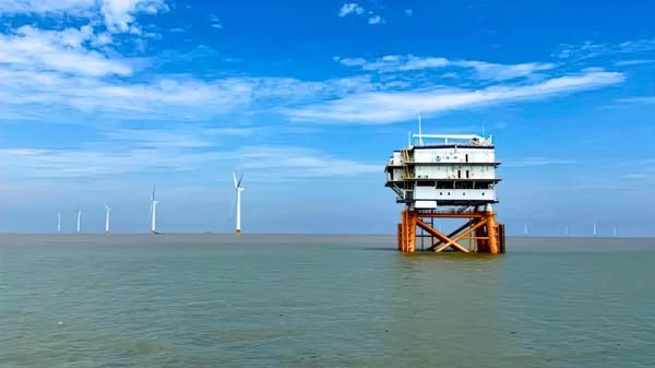 CTG's 800 MW offshore wind project achieves first grid connection, boosting China's green energy capacity