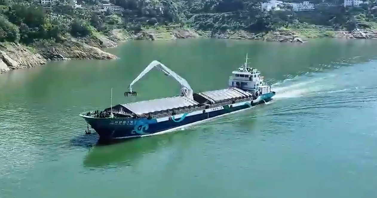 CTG launches China's first all-electric cleanup and transfer vessel for inland rivers