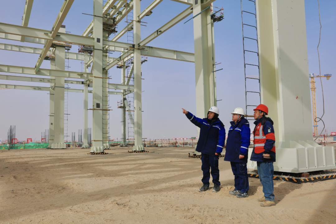 Powering the desert: Engineers build a mega energy base in Taklimakan Desert