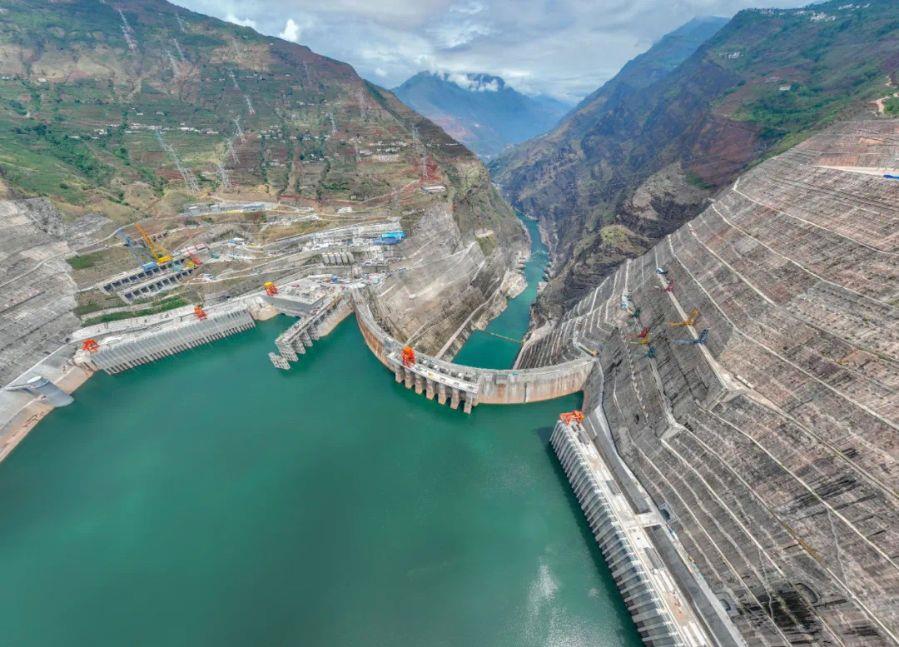 12824206278620740480