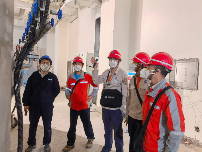 5.现场展开激烈讨论(摄影 冉旭) 5.现场展开激烈讨论(摄影 冉旭)