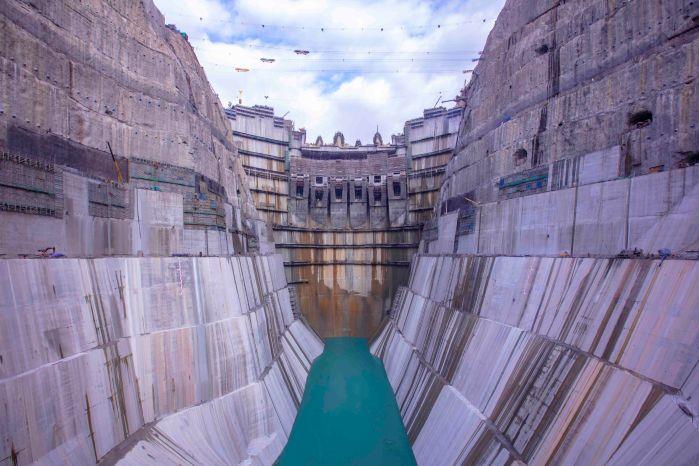 乌东德大坝下游面全景_赵健